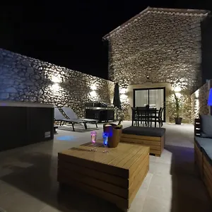  Hébergement de vacances Le Domaine Du Grand Cru France